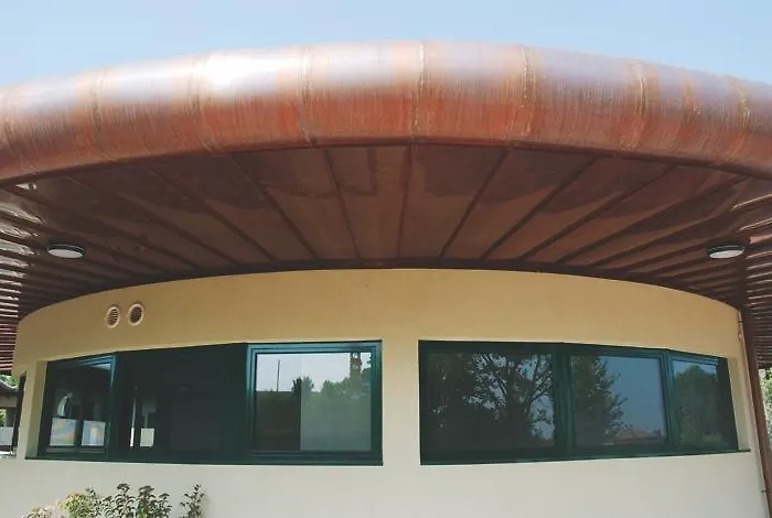 Lägenhetshotell Ghironda 4*